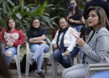 Vicepresidenta se reunió con mujeres y niñas que buscan aportar al país con ciencia. /Foto: Dickéns Zamora.