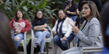 Vicepresidenta se reunió con mujeres y niñas que buscan aportar al país con ciencia. /Foto: Dickéns Zamora.