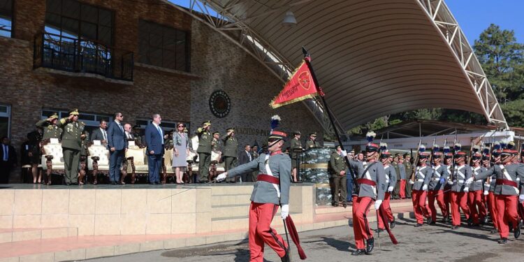 Presidente participa en el aniversario de la Batalla de La Arada y el Día de las Fuerzas de Tierra