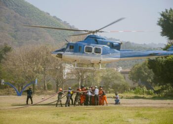 Sigue el combate de las llamas en el volcán de Agua. / Foto: Vicepresidencia de la República.