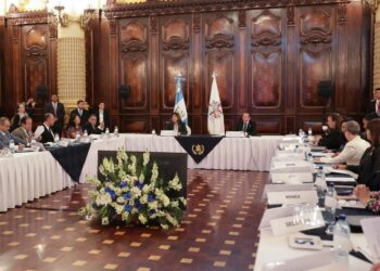 Esta primera sesión sienta las bases para un trabajo conjunto y coordinado que busca transformar la realidad de quienes más lo necesitan. / Foto: José Archila.