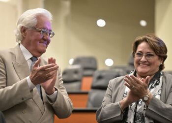 Su armoniosa colaboración es un tributo a la música que trasciende épocas y fronteras. / Foto: Álvaro Interiano.