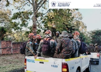 Provial contribuye con el traslado de personal a la zona del incendio en el volcán de Agua