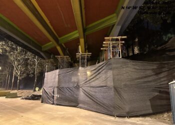 Habilitan el paso debajo el puente mientras continúan las reparaciones. / Foto: CIV.