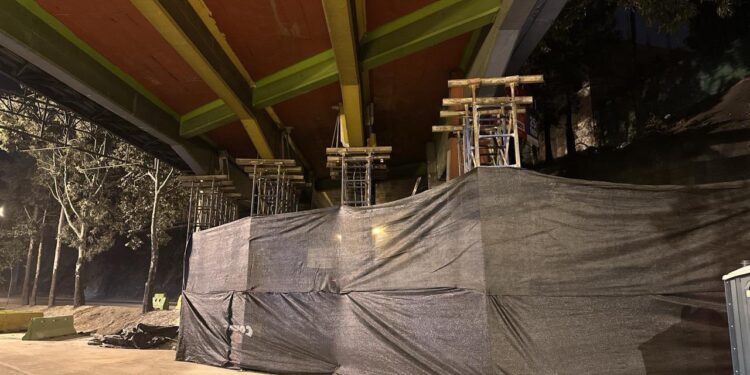 Habilitan el paso debajo el puente mientras continúan las reparaciones. / Foto: CIV.