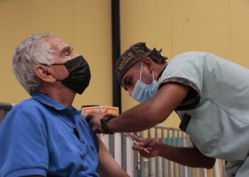 Autoridades invitan a la población a asistir a los centros de vacunación habilitados. /Foto: DCA.