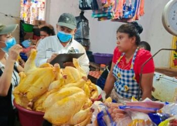 Instan a comerciantes de alimentos y población de Suchitepéquez a cuidar la salud