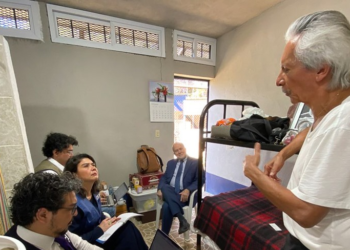 Comitiva de la CIDH con José Rubén Zamora. / Foto: EFE.