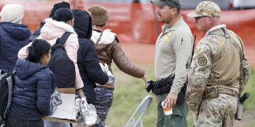 Claves de la ley antiinmigrante de Texas y estados que siguen su ejemplo
