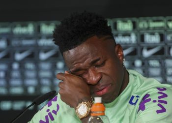 Vinícius rompe a llorar al hablar del racismo: “Cada vez tengo menos ganas de jugar”