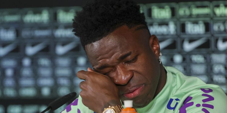 Vinícius rompe a llorar al hablar del racismo: “Cada vez tengo menos ganas de jugar”