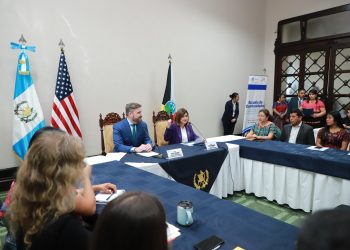 Autoridades conocieron programa Escuela de Oportunidades. /Foto: Vicepresidencia de la República