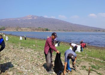 Impulsan jornada de limpieza en laguna de Atescatempa