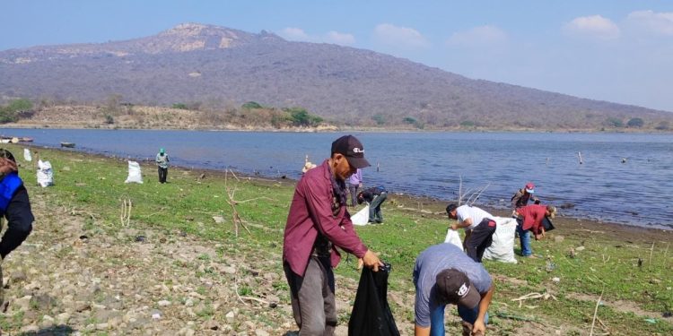 Impulsan jornada de limpieza en laguna de Atescatempa