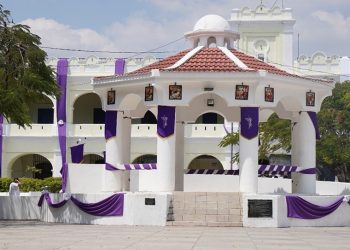 Edificios decorados por Cuaresma y Semana Santa en Jutiapa