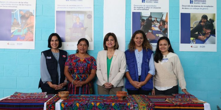 Karin Herrera alienta a emprendedoras de Santa Apolonia, Chimaltenango