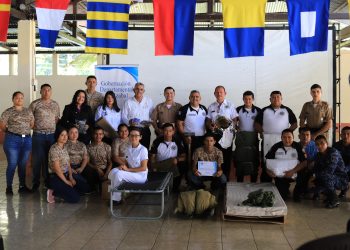 Bomberos voluntarios de Izabal reciben equipo para fortalecer atención de emergencias