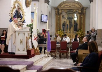 Binomio presidencial participa en la misa de aniversario de pontificado del Papa Francisco. / Foto: Alejandro García y Dickéns Zamora.