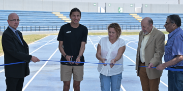 Luis Grijalva participa en inauguración de pista de atletismo en Guatemala
