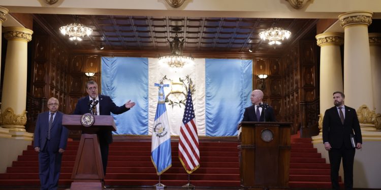 Declaración conjunta entre el presidente Bernardo Arévalo y el secretario de Seguridad Nacional de los EE.UU, Alejandro Mayorkas.