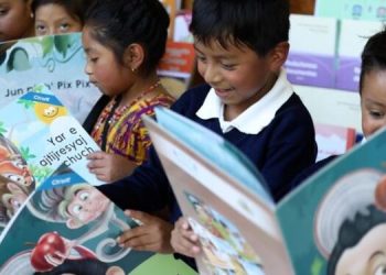 Diccionarios en idiomas nacionales reforzarán proceso educativo. / Foto: DCA.