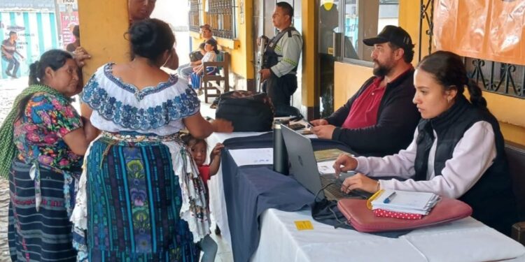 Elaboran registro de agricultores afectados por incendio en volcán de Agua