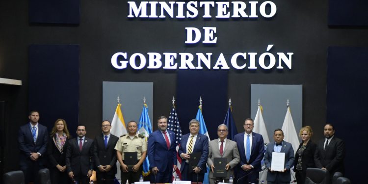 Firman protocolo interinstitucional para el control de precursores y sustancias químicas