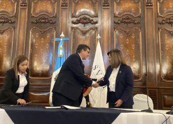 Director de Migración anuncia nueva política migratoria con Karin Herrera