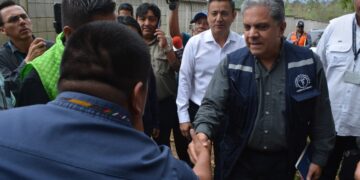 El ministro tuvo un acercamiento con autoridades del Hospital de Cobán. /Foto: MSPAS.