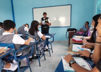 Las acciones preventivas de la PNC reflejan un compromiso continuo con la seguridad y el bienestar de los estudiantes. / Foto: PNC.