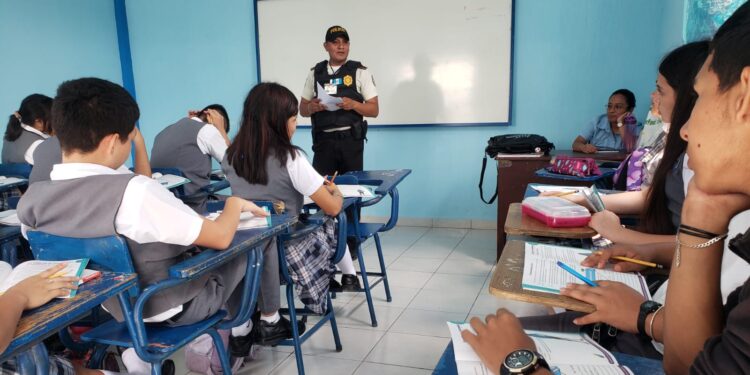 Las acciones preventivas de la PNC reflejan un compromiso continuo con la seguridad y el bienestar de los estudiantes. / Foto: PNC.