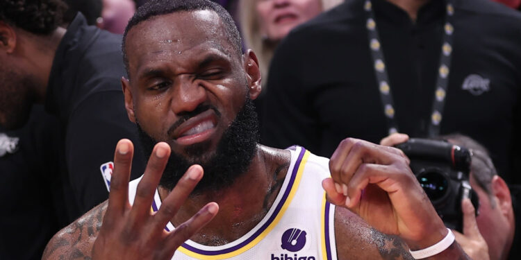 LeBron James rompe la barrera de los 40 mil puntos en la NBA
