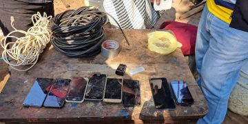 Decomisan teléfonos y generadores de señal satelital en requisa en Granja Penal Canadá, Escuintla