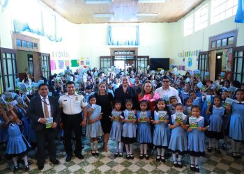 Lanzamiento de campaña 1, 2, 3 Cuéntalo en escuela de zona 1. / Foto: Mineduc.