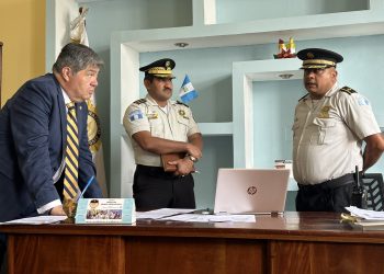 Ministro de Gobernación supervisa Comisaría 11 de la PNC