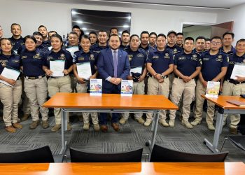 Agentes de seguridad turística participaron en capacitaciones para la prevención de la violencia. /Foto: SVET