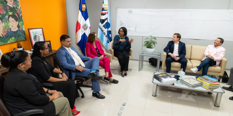 INE presente en Seminario Internacional, en República Dominicana