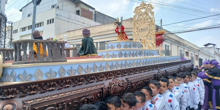 Procesión infantil de Jesús Nazareno de la Demanda recorre el Centro Histórico