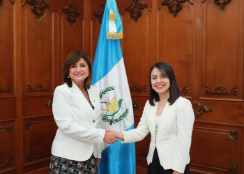 Juramentan a Mónica Mazariegos como secretaria Privada de la Vicepresidencia de la República.