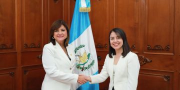 Juramentan a Mónica Mazariegos como secretaria Privada de la Vicepresidencia de la República.