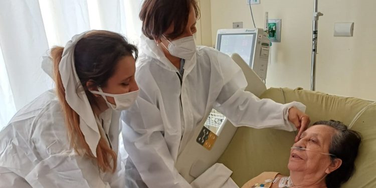 Leticia Cruz recibe atención de calidad en hospital de enfermedades respiratorias