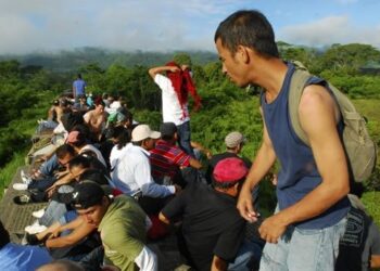 Un juez de EE. UU. detiene polémica ley de Texas que autoriza a policías a expulsar migrantes