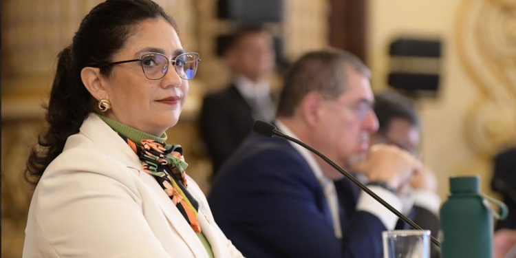 Ministra de Ambiente y Recursos Naturales, María José Iturbide.