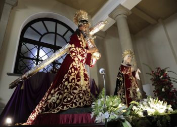 Nazareno de la Humildad y Virgen de Dolores, de San Cristóbal El Bajo, Antigua Guatemala. / Foto: Noé Pérez.