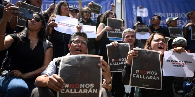Periodistas piden cese de persecución en su contra por parte del MP