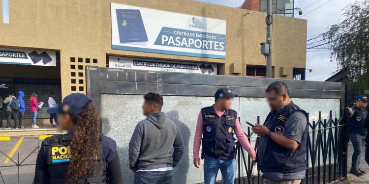 PNC y Migración realizan operativo de prevención en el Centro de Emisión de Pasaportes