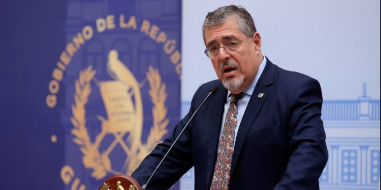 Presidente Bernardo Arévalo en conferencia de prensa