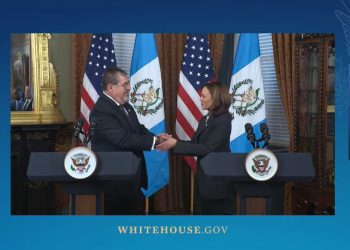 Presidente Bernardo Arévalo y la vicepresidenta Kamala Harris.