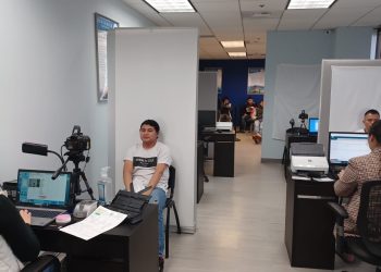 Los documentos como emisión de pasaporte, DPI y tarjeta consular demandan reservar cita, en la página del consulado o minex.