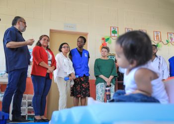 Primera dama en su primera gira departamental visita el CAI de Petén